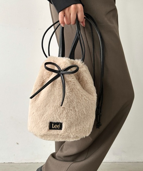 Lee(リー)の「Lee/リー フェイク ラビットファー 2WAY 巾着ショルダー/リボン/ハンドバッグ/バレエコア ティアード(ショルダーバッグ・レディース・ブラック/ベージュ/グレイッシュベージュ/ワイン・FREE)」の2枚目の写真