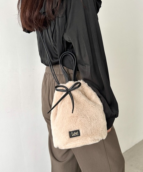 Lee(リー)の「Lee/リー フェイク ラビットファー 2WAY 巾着ショルダー/リボン/ハンドバッグ/バレエコア ティアード(ショルダーバッグ・レディース・ブラック/ベージュ/グレイッシュベージュ/ワイン・FREE)」の5枚目の写真