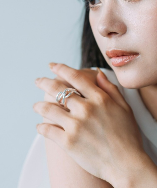 Nothing And Others(ナッシングアンドアザーズ)の「「Nothing And Others/ナッシングアンドアザーズ」Ambiguousline Ring(リング・レディース・ゴールド/シルバー・FREE)」の4枚目の写真