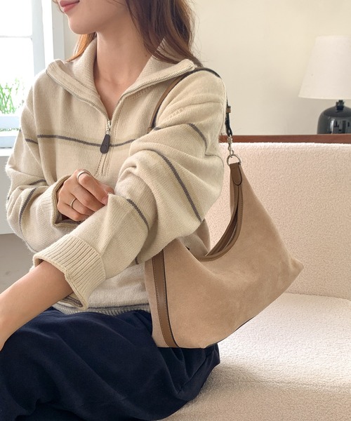 Chiina（チーナ）の「Chiina / シンプルスエード調ホーボーバッグ（ハンドバッグ・レディース・ベージュ/レッド/ブラウン/ブラック・FREE）」の3枚目の写真