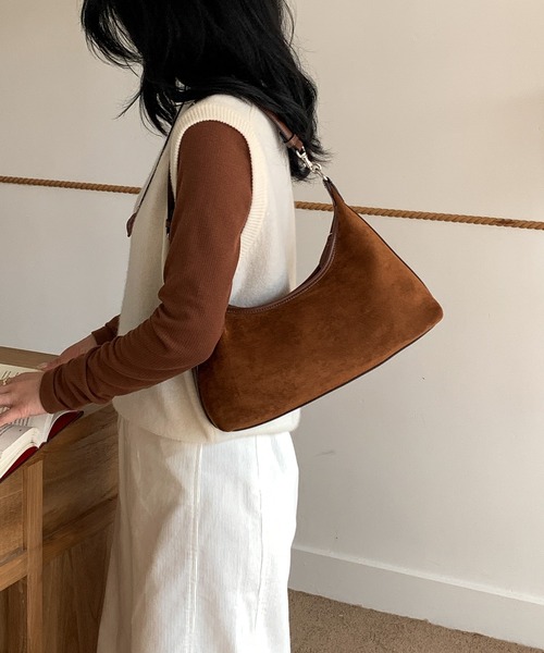 Chiina（チーナ）の「Chiina / シンプルスエード調ホーボーバッグ（ハンドバッグ・レディース・ベージュ/レッド/ブラウン/ブラック・FREE）」の6枚目の写真