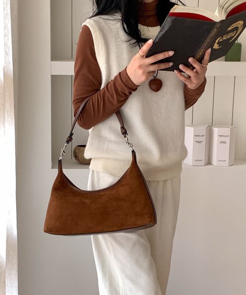 Chiina（チーナ）の「Chiina / シンプルスエード調ホーボーバッグ（ハンドバッグ・レディース・ベージュ/レッド/ブラウン/ブラック・FREE）」の7枚目の写真