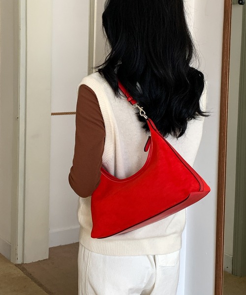 Chiina（チーナ）の「Chiina / シンプルスエード調ホーボーバッグ（ハンドバッグ・レディース・ベージュ/レッド/ブラウン/ブラック・FREE）」の13枚目の写真