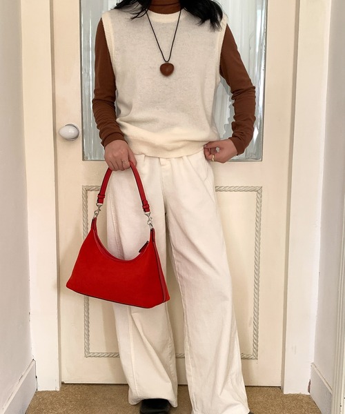 Chiina（チーナ）の「Chiina / シンプルスエード調ホーボーバッグ（ハンドバッグ・レディース・ベージュ/レッド/ブラウン/ブラック・FREE）」の14枚目の写真