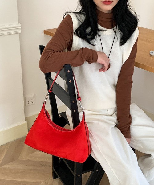 Chiina（チーナ）の「Chiina / シンプルスエード調ホーボーバッグ（ハンドバッグ・レディース・ベージュ/レッド/ブラウン/ブラック・FREE）」の17枚目の写真