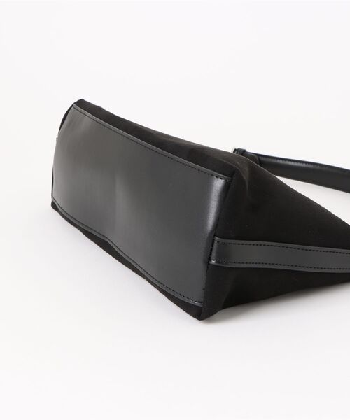 Chiina（チーナ）の「Chiina / シンプルスエード調ホーボーバッグ（ハンドバッグ・レディース・ベージュ/レッド/ブラウン/ブラック・FREE）」の18枚目の写真