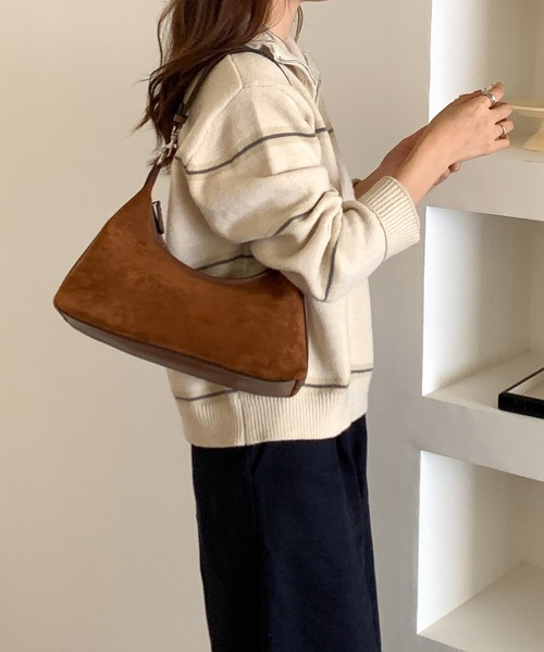 Chiina（チーナ）の「Chiina / シンプルスエード調ホーボーバッグ（ハンドバッグ・レディース・ベージュ/レッド/ブラウン/ブラック・FREE）」の16枚目の写真