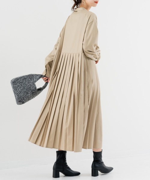 refinedworks(リファインドワークス)の「【refinedworks】オケージョンでも使える!プリーツワンピース(ワンピース・レディース・ブラック/チャコールグレー/ベージュ・FREE)」の3枚目の写真