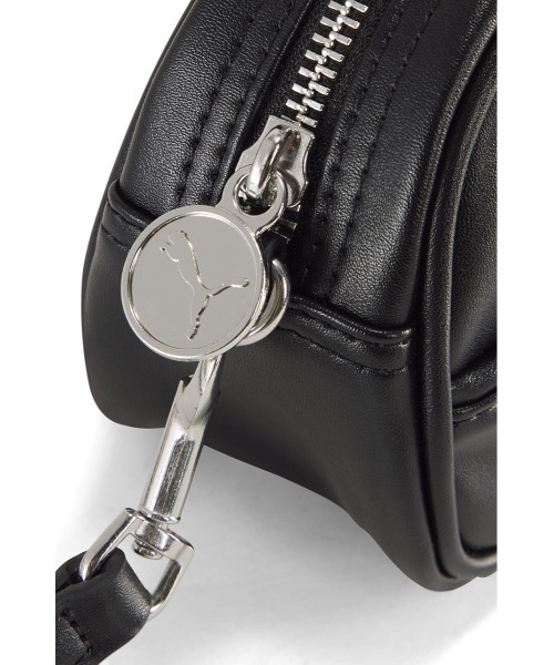 PUMA(プーマ)の「ウィメンズ PUMA x ROSE マイクロ グリップバッグ 1L(ショルダーバッグ・レディース・ブラック・FREE)」の5枚目の写真