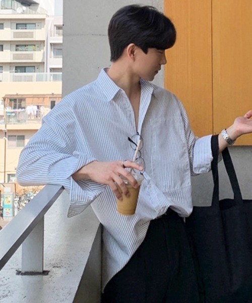 NOWLE（ノウル）の「【NOWLE】ルーズフィット ピンストライプ レギュラーシャツ（シャツ/ブラウス・メンズ・ホワイト/ブルー・MEDIUM/LARGE/X-LARGE）」の3枚目の写真