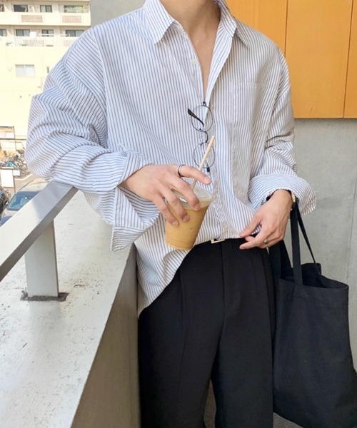 NOWLE（ノウル）の「【NOWLE】ルーズフィット ピンストライプ レギュラーシャツ（シャツ/ブラウス・メンズ・ホワイト/ブルー・MEDIUM/LARGE/X-LARGE）」の4枚目の写真