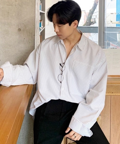 NOWLE（ノウル）の「【NOWLE】ルーズフィット ピンストライプ レギュラーシャツ（シャツ/ブラウス・メンズ・ホワイト/ブルー・MEDIUM/LARGE/X-LARGE）」の9枚目の写真