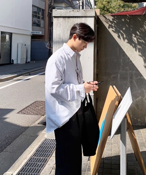 NOWLE（ノウル）の「【NOWLE】ルーズフィット ピンストライプ レギュラーシャツ（シャツ/ブラウス・メンズ・ホワイト/ブルー・MEDIUM/LARGE/X-LARGE）」の14枚目の写真