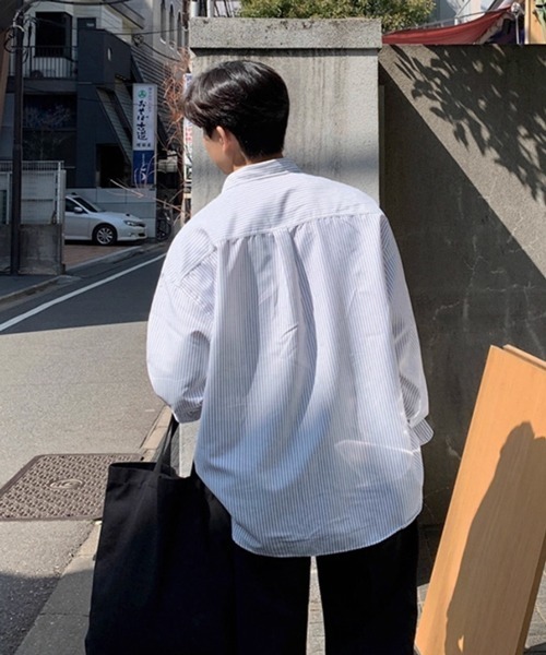 NOWLE（ノウル）の「【NOWLE】ルーズフィット ピンストライプ レギュラーシャツ（シャツ/ブラウス・メンズ・ホワイト/ブルー・MEDIUM/LARGE/X-LARGE）」の15枚目の写真