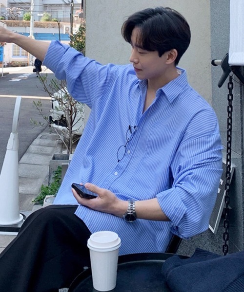 NOWLE（ノウル）の「【NOWLE】ルーズフィット ピンストライプ レギュラーシャツ（シャツ/ブラウス・メンズ・ホワイト/ブルー・MEDIUM/LARGE/X-LARGE）」の20枚目の写真