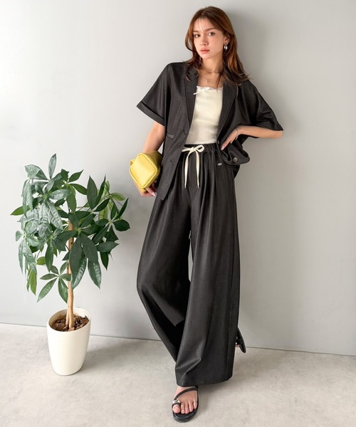 mily bilet(ミウィビレット)の「【mily bilet】【接触冷感・速乾機能付き】サラリとした肌触りで春夏も快適。シェルボタン付きワイドイージーパンツ(その他パンツ・レディース・インディゴブルー/ブラック/ブルー・LARGE/MEDIUM/SMALL/X-LARGE)」の5枚目の写真