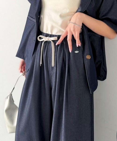 mily bilet(ミウィビレット)の「【mily bilet】【接触冷感・速乾機能付き】サラリとした肌触りで春夏も快適。シェルボタン付きワイドイージーパンツ(その他パンツ・レディース・インディゴブルー/ブラック/ブルー・LARGE/MEDIUM/SMALL/X-LARGE)」の9枚目の写真