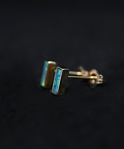 sowi(ソーイ)の「K10YG オパール×オニキス オーロラ シナジーコレクション ピアス(S)(ピアス(両耳用)・レディース・ゴールド・フリ-)」の3枚目の写真