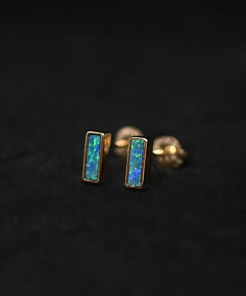 sowi(ソーイ)の「K10YG オパール×オニキス オーロラ シナジーコレクション ピアス(S)(ピアス(両耳用)・レディース・ゴールド・フリ-)」の7枚目の写真
