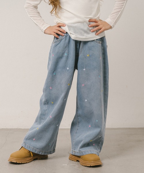 URBAN CHERRY(アーバンチェリー)の「マルチ刺繍デザインデニムパンツ(デニムパンツ・キッズ・ブルー・110cm/120cm/130cm/140cm/150cm)」の1枚目の写真