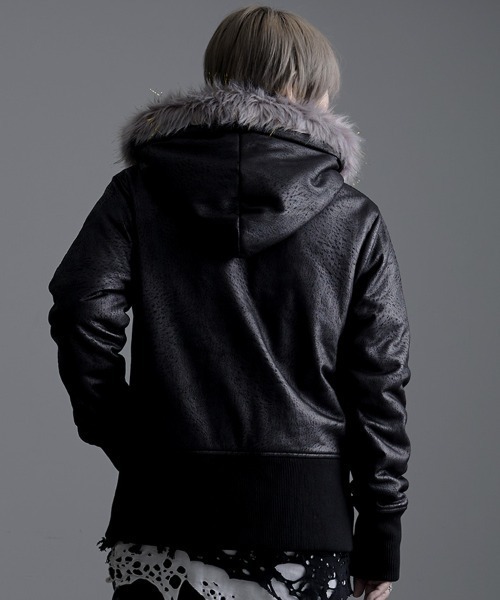 SILVER BULLET（シルバーバレット）の「『CavariA/キャバリア』薄中綿キルトファー付きパーカー（ブルゾン・メンズ・ブラック/グレー・M/L）」の10枚目の写真