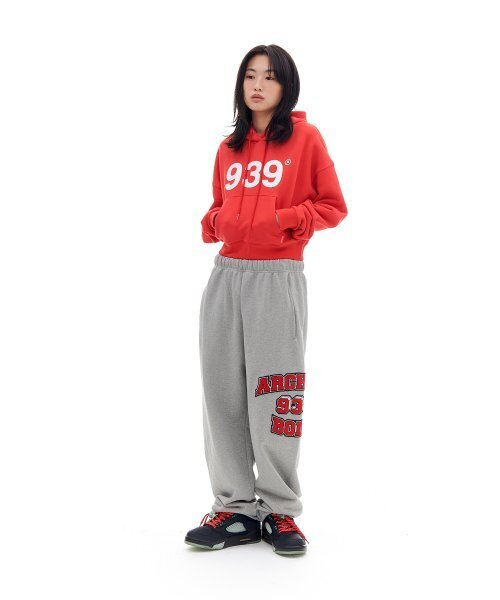ARCHIVE BOLD（アーカイブボールド）の「939 LOGO CROP HOOD(RED)（パーカー・レディース・その他・OS）」の4枚目の写真