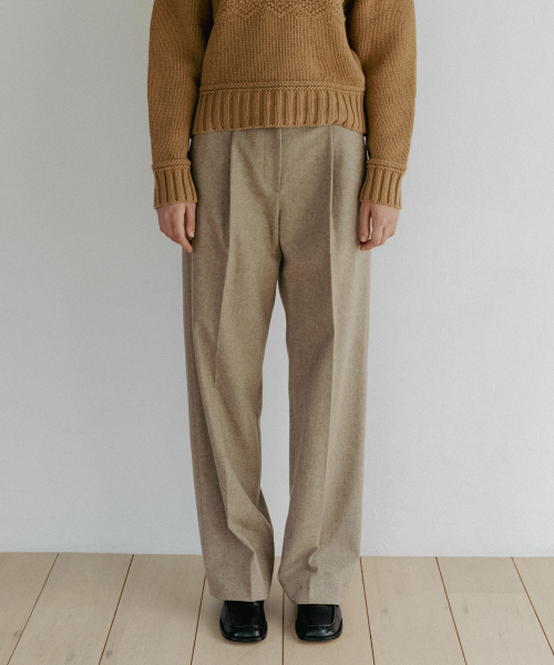 TTUDEMENT(トュードメント)の「WOOL ONE-TUCK WIDE SLACKS BEIGE(スラックス・レディース・その他・SMALL/MEDIUM)」の2枚目の写真