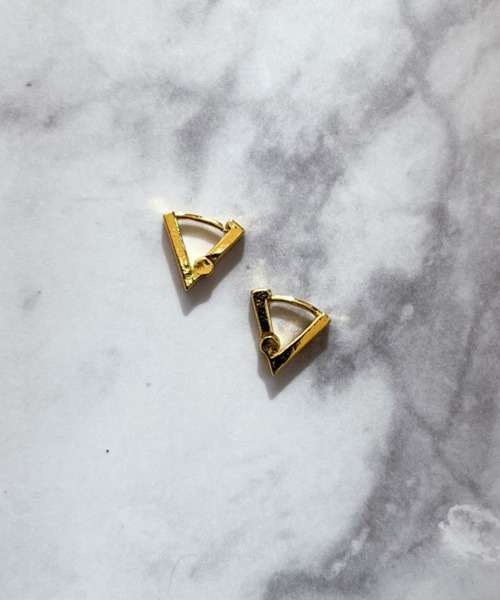 yu-ka(ユーカ)の「YU-KA:トライングルミニピアス triangle pierce(ピアス(両耳用)・レディース・ゴールド・FREE)」の2枚目の写真