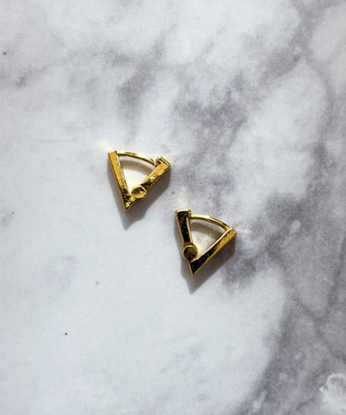 yu-ka(ユーカ)の「YU-KA:トライングルミニピアス triangle pierce(ピアス(両耳用)・レディース・ゴールド・FREE)」の3枚目の写真