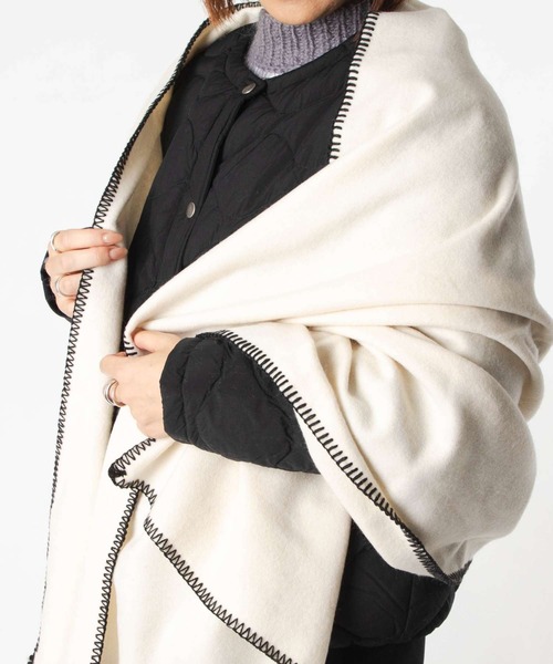 TWEED MILL(ツイードミル)の「TWEEDMILL Lambswool Blanket Stitch ツイードミル ラムウール ブランケットステッチ ストール(ストール/ショール・レディース・シルバー系/ストーン/ブラック系1・ONE SIZE)」の5枚目の写真