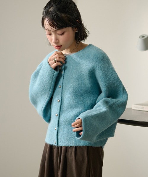 LAULEN(ローレン)の「crew neck metal button knit cardigan /クルーネックメタルボタンニットカーディガン(カーディガン/ボレロ・レディース・ベージュ/ブラック/ブルー/ピンク・FREE)」の8枚目の写真