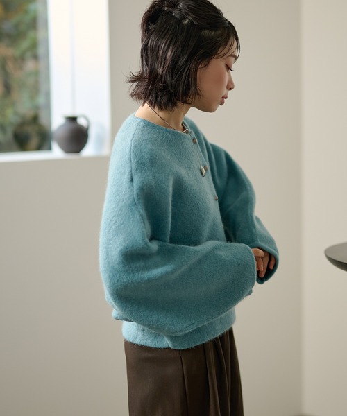 LAULEN(ローレン)の「crew neck metal button knit cardigan /クルーネックメタルボタンニットカーディガン(カーディガン/ボレロ・レディース・ベージュ/ブラック/ブルー/ピンク・FREE)」の9枚目の写真