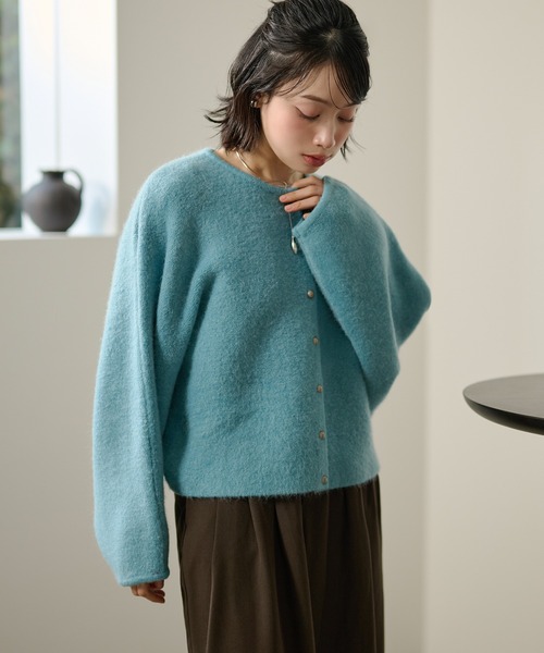LAULEN(ローレン)の「crew neck metal button knit cardigan /クルーネックメタルボタンニットカーディガン(カーディガン/ボレロ・レディース・ベージュ/ブラック/ブルー/ピンク・FREE)」の11枚目の写真