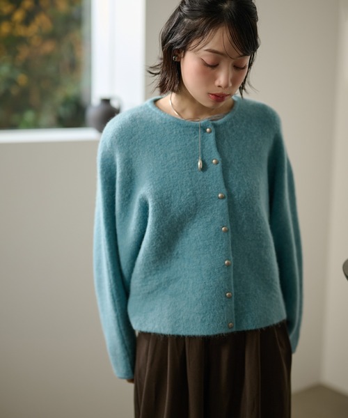 LAULEN(ローレン)の「crew neck metal button knit cardigan /クルーネックメタルボタンニットカーディガン(カーディガン/ボレロ・レディース・ベージュ/ブラック/ブルー/ピンク・FREE)」の14枚目の写真