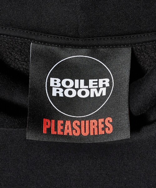 PLEASURES（プレジャー）の「＜PLEASURES × BOILER ROOM＞WORKMAN フーディー（パーカー・メンズ・ブラック・M/L）」の9枚目の写真
