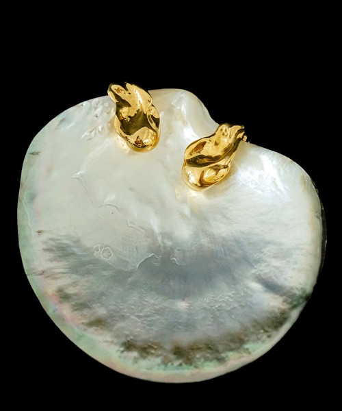 LAPUIS(ラピュイ)の「LAPUIS(ラピュイ) Oyster pierced earrings(ピアス(両耳用)・レディース・シルバー/ゴールド・FREE)」の4枚目の写真