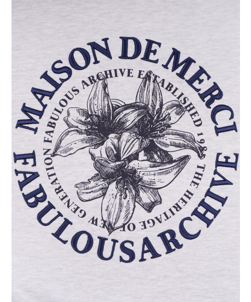 FABULOUS ARCHIVE（ファビュラスアーカイブ）の「ウィメンズクロップルリスバルポエンボス刺繍マンツーマンアッシュグレーネイビー(FCB4TS360W)（スウェット・レディース・ライトグレー・FREE）」の4枚目の写真