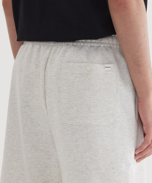 COVERNAT（カバーナット）の「レギュラーCロゴスウェットショーツOatmeal（その他パンツ・レディース・その他・X-SMALL/SMALL/MEDIUM/LARGE/X-LARGE/XX-LARGE）」の2枚目の写真