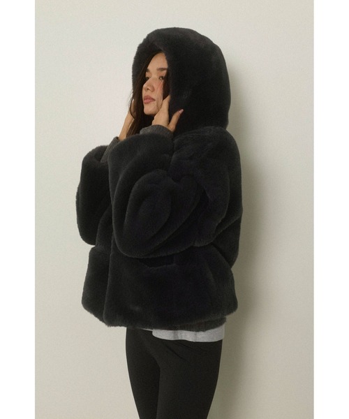 ALEXIA STAM（アリシアスタン）の「Hooded Eco Fur Jacket /フード付きエコファージャケット（その他アウター・レディース・ブラック/グレイッシュベージュ・FREE）」の4枚目の写真