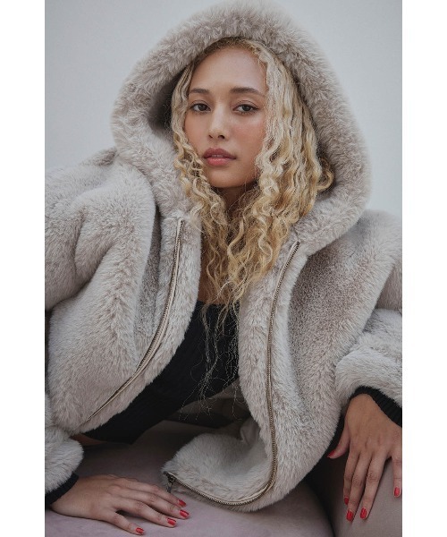 ALEXIA STAM（アリシアスタン）の「Hooded Eco Fur Jacket /フード付きエコファージャケット（その他アウター・レディース・ブラック/グレイッシュベージュ・FREE）」の21枚目の写真