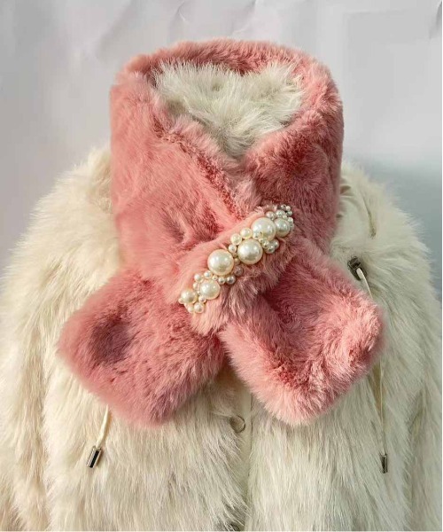 ALWAYS GOOD TIME(オルウェイズグッドタイム)の「パール調ビジュー付きファーマスラー(マフラー・レディース・グレー/オフホワイト/ブラック/ピンク/ベージュ・FREE)」の11枚目の写真