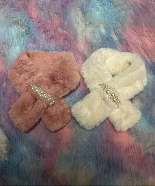 ALWAYS GOOD TIME(オルウェイズグッドタイム)の「パール調ビジュー付きファーマスラー(マフラー・レディース・グレー/オフホワイト/ブラック/ピンク/ベージュ・FREE)」の15枚目の写真