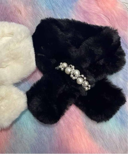 ALWAYS GOOD TIME(オルウェイズグッドタイム)の「パール調ビジュー付きファーマスラー(マフラー・レディース・グレー/オフホワイト/ブラック/ピンク/ベージュ・FREE)」の16枚目の写真