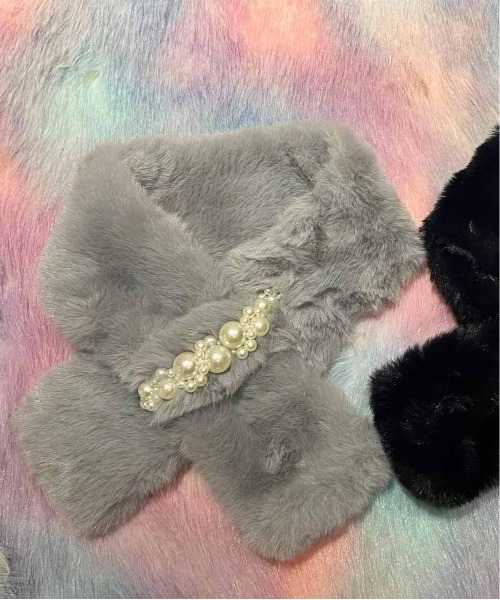 ALWAYS GOOD TIME(オルウェイズグッドタイム)の「パール調ビジュー付きファーマスラー(マフラー・レディース・グレー/オフホワイト/ブラック/ピンク/ベージュ・FREE)」の18枚目の写真