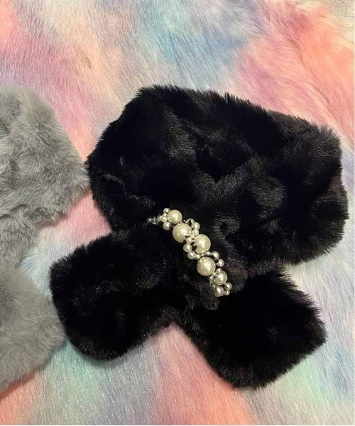 ALWAYS GOOD TIME(オルウェイズグッドタイム)の「パール調ビジュー付きファーマスラー(マフラー・レディース・グレー/オフホワイト/ブラック/ピンク/ベージュ・FREE)」の17枚目の写真