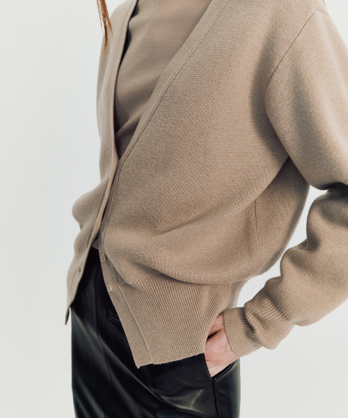 MAYVERU(メイバーユー)の「Dore wool cardigan _ Beige(カーディガン/ボレロ・レディース・その他・FREE)」の11枚目の写真