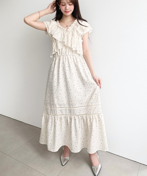 moment+（モーメントプラス）の「2WAYオフショルクロスフリルティアード花柄ワンピース（ワンピース・レディース・ネイビー/ブラック/ナチュラル・M）」の8枚目の写真