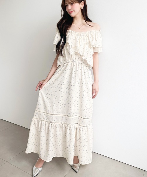 moment+（モーメントプラス）の「2WAYオフショルクロスフリルティアード花柄ワンピース（ワンピース・レディース・ネイビー/ブラック/ナチュラル・M）」の11枚目の写真