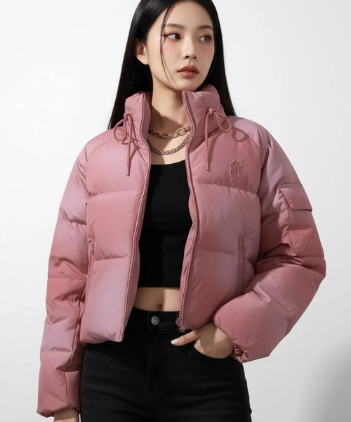 MLB Korea（エムエルビーコリア）の「【MLB KOREA/エムエルビーコリア】Vintage Cropped Curve Padding Down JKT/ヴィンテージ クロップド カーブ パディング ダウンジャケット（ダウンジャケット/コート・レディース・クリーム/チャコールグレー/コーラルピンク・M/S）」の3枚目の写真