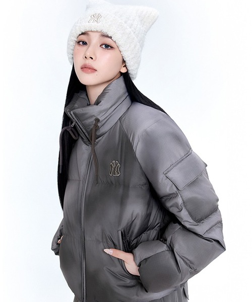 MLB Korea（エムエルビーコリア）の「【MLB KOREA/エムエルビーコリア】Vintage Cropped Curve Padding Down JKT/ヴィンテージ クロップド カーブ パディング ダウンジャケット（ダウンジャケット/コート・レディース・クリーム/チャコールグレー/コーラルピンク・M/S）」の4枚目の写真